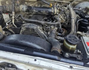599804447.TOYOTA Hilux 2004-2016