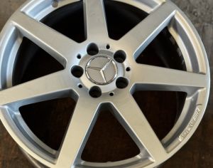 R18 MERCEDES-BENZ C 250 2012