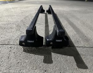 Thule sedan-ის სახურავის დუგები