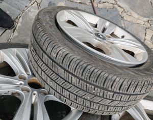 Პირელი და კონტინენტალის 2022წლის R17 /2 25/50 ყველა სეზონი და 19/255/50 ზომის ყველა სეზონის მიშელინის 2024 წლის 98%საბურავები ა