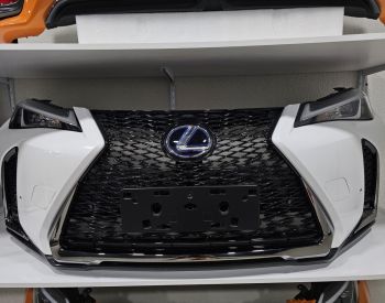 Lexus ux F sport ის ბამერი