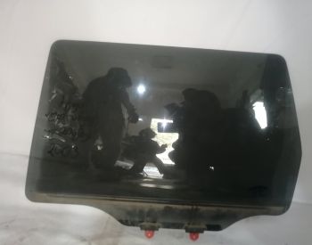 აუთლანდერის კარის შუშა 