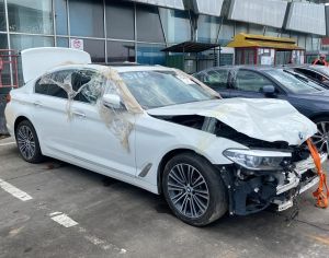 იშლება მე-5 სერია G30 530i