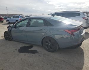 იშლება ელანტრა