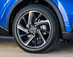 R18 TOYOTA CHR 2017-2025