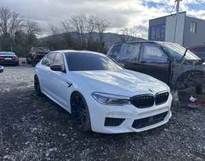 იშლება BMW M5 F90