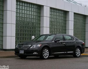 დაშლილია lexus LS 460 L