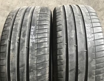 245/40 R19