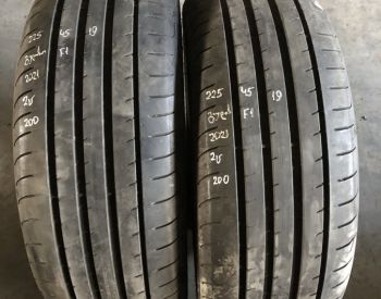 225/45 R19