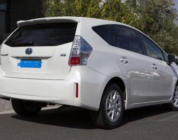 TOYOTA PRIUS     V