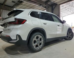 იშლება BMW X1 2023 წლიანი