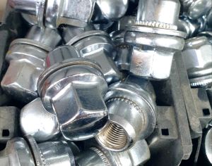 ROVER ,,რენჯროვერის დისკის ქანჩი ,,ბოლტები