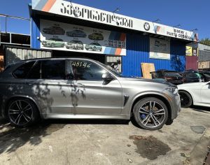 იშლება bmw X5 M       F 85