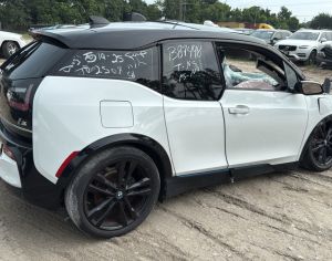 იშლება BMW i3s