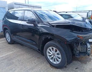 იშლება ეს მანქანა TOYOTA GRAND HIGHLANDER 2.4 4X4