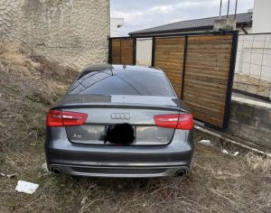 იშლება აუდი A6