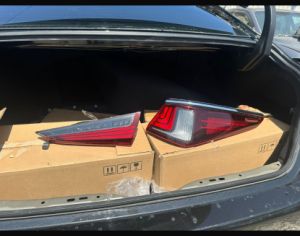 იყოდება ორიგინალი lexsus es  2020წლიანის უკანა მარჯვენა საბარგულის და კრილოს