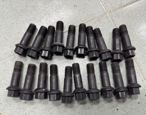 იყიდება მერსედესის დისკის ბოლტები