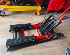 მოტოციკლის ამწე