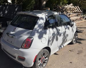 იშლება fiat 500 2017 წლიანი