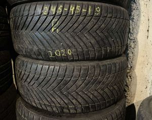 245/45 R19