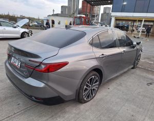 Toyota Camry XLE FULL    იშლება