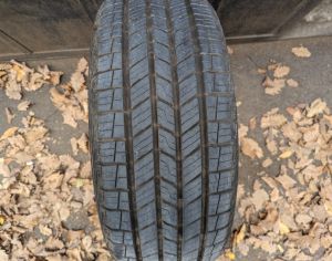 იყიდება ერთი ცალი საბურავი კარგ მდგომარეობაში