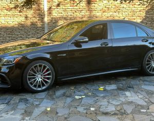 იშლება 2018 S63 AMG.