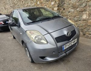 იშლება  toyota vitz 2006 წლიანი