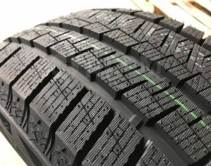 255/45R18