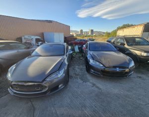 იშლება ტესლები მოდელ S. დარეკეთ 577133421