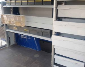 მანქანის თაროები