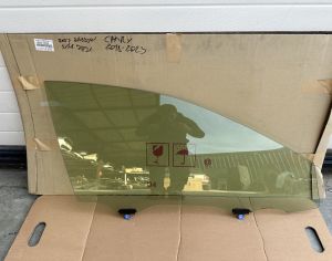 toyota camry წინა მარჯვენა კარის მინა 2018-2023