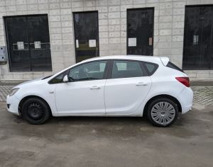 opel astra j - რკინის დისკები საბურავებით.
