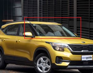 KIA SELTOS 2020-2024 წინა საქარე მინა ღია კამერით,სენსორით და გამათბობლით
