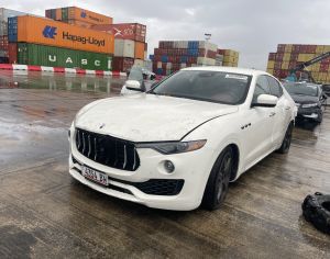 ჩვენ გვესმის Maserati Levante. 2019 წლის მანქანა. გარბენი 40 ათასი მილი.