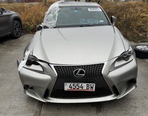 იშლება IS350 F-sport
