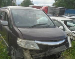 იშლება nissan serena