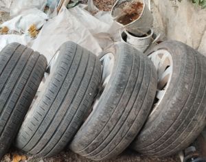 R19 საბურავები დისკებით 255 55  - 8ცალი (4+2+2). R17 საბურავები დისკებით 225 45 -  4 ცალი (2+2)