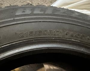 BLIZZAK R17  215/60