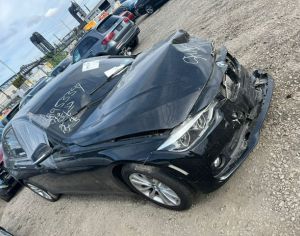 BMW 320i x-drive 2018 40t miles