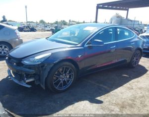 იშლება TESLA MODEL 3