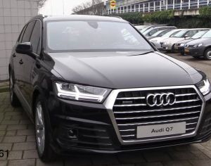 იშლება Audi Q7