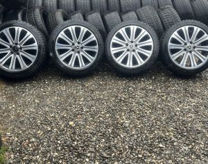 R18 MERCEDES-BENZ CLA 250 / C 300