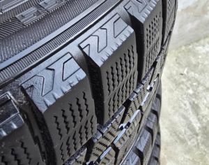 R17  215/50 ზამთარი