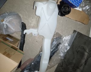 JEEP Grand Cherokee 2014-2019 საქარე მინის საწმენდი წყლის ავზი