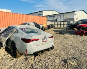 BMW M4 იშლება